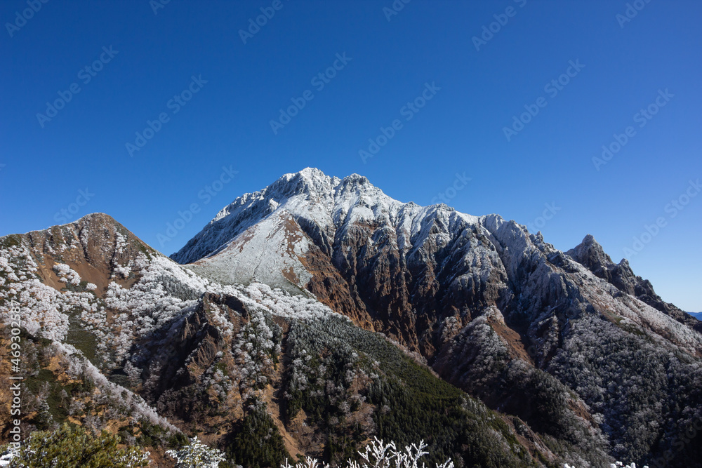 阿弥陀岳南陵から見る初冬の赤岳