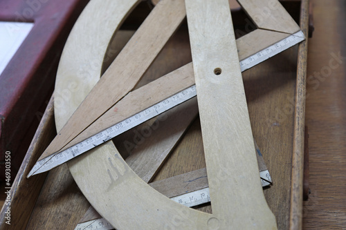 escuadra y cartabón de madera antiguos vintage 4M0A7173-as21 photo