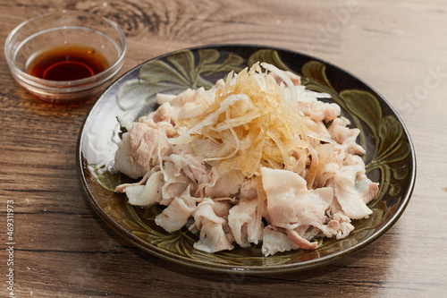 沖縄県産あぐー豚の豚しゃぶサラダ