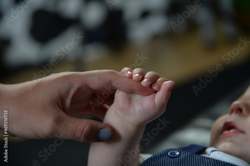 junge mutter papa hand kind baby familie © fotoak80
