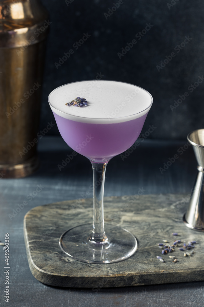 Boozy Lavender Gin Cocktail