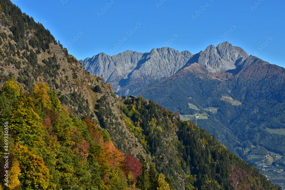 Südtirol bei Meran, Blick zu Kleiner und Großer Ifinger, Verdinser Plattenspitze und Plattenspitzen Südtirol bei Meran, Blick zu Kleiner und Großer Ifinger, Verdinser Plattenspitze und Plattenspitzen