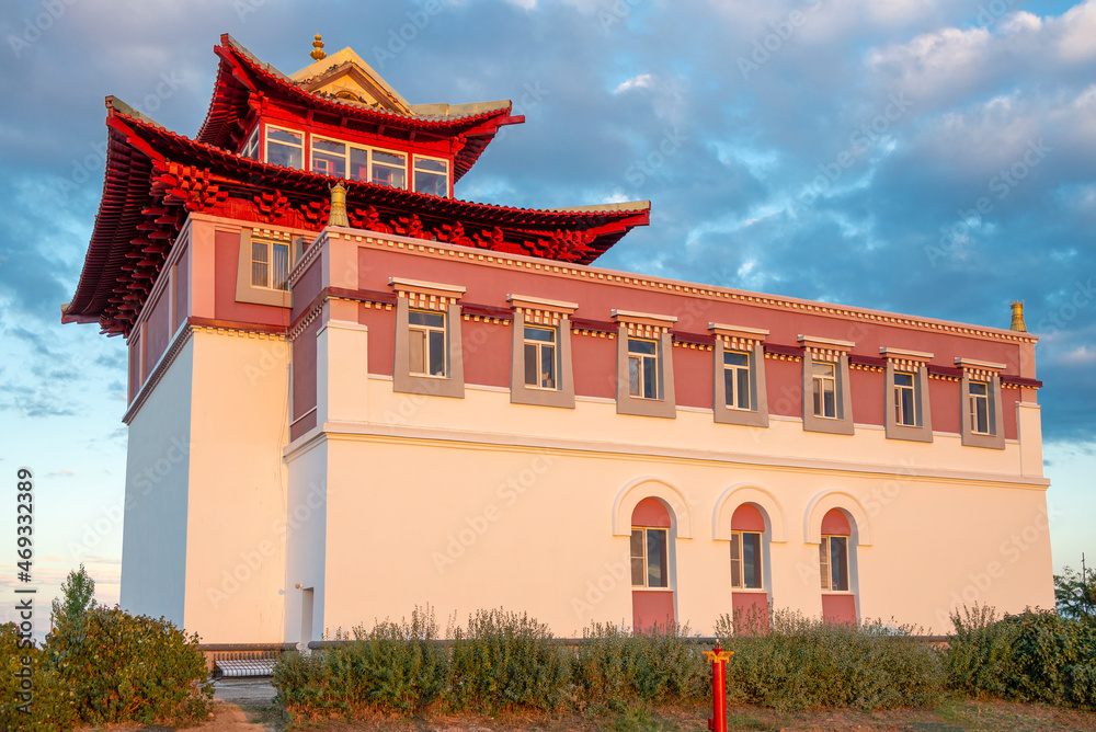 Obraz premium The old Temple of Syakyusn-Syume on a September evening. The neighborhood of Elista. Republic of Kalmykia, Russia