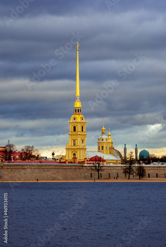 Obraz na płótnie View from the Neva River to the Peter and Paul Fortress in St. Petersburg. w salonie