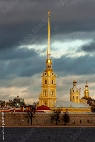 Obraz na płótnie View from the Neva River to the Peter and Paul Fortress in St. Petersburg. w salonie