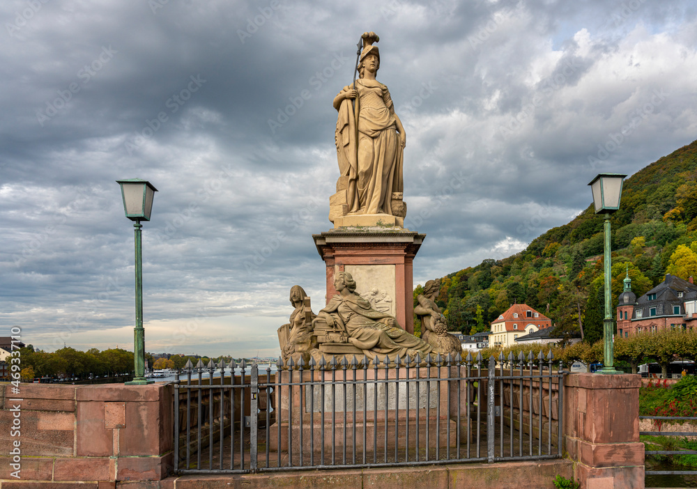Figuren auf der Alten Brücke in Heidelberg