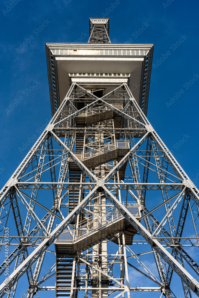 der neu restaurierte Berliner Funkturm auf dem Messegelände