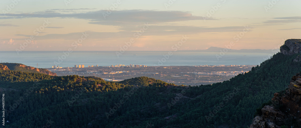 Vista desde el Garbinos, al fondo la ciudad de Valencia