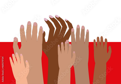 Grupo de personas pidiendo ayuda con las manos a Polonia. Refugiados pidiendo ayuda a Polonia.. Manos sobre la bandera de Polonia. Crisis humanitarias