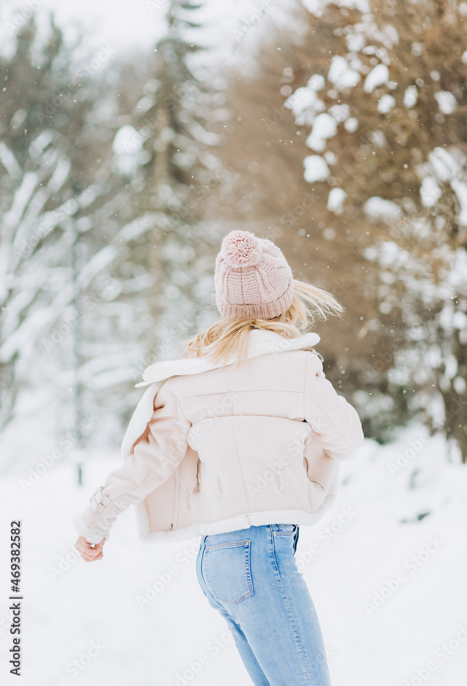 Close up portrait of an beautiful girl in a woolen sweater enjoying winter moments. Outdoors photo of a short-haired lady in a pink hat having fun on a snowy morning on a blurred nature background. Close up portrait of an beautiful girl in a woolen sweater enjoying winter moments. Outdoors photo of a short-haired lady in a pink hat having fun on a snowy morning on a blurred nature background.