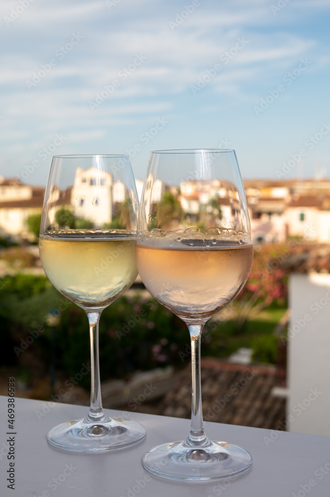 Obraz premium Summer on French Riviera Cote d'Azur, drinking cold rose and white wine from Cotes de Provence on outdoor terrase in Port Grimaud, Var, France