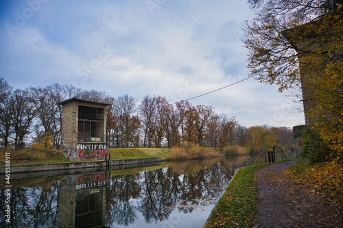 Fototapeta Naklejka Na Ścianę i Meble -  Sperrwerk Ost Leipzig Saale Kanal, Saale-Elster-Kanal, Leipzig, Sachsen, Deutschland
