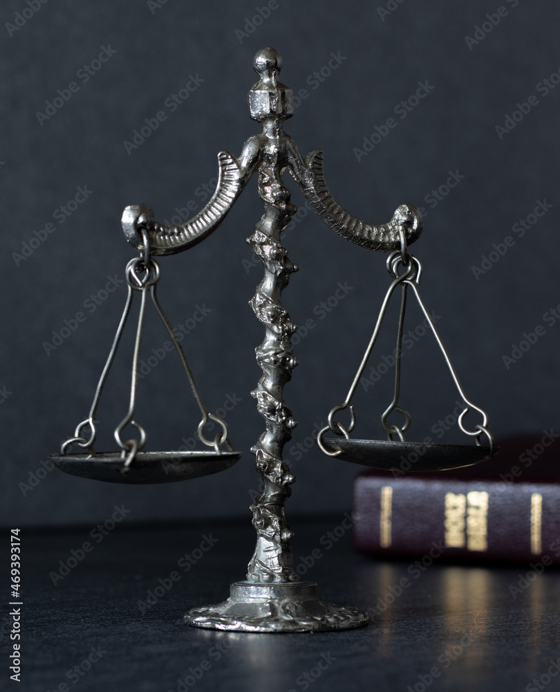 Old rustic vintage ancient balance weighing scale with closed Holy Bible  Book on dark background. Christian biblical concept of Law and justice. God  Jesus Christ is righteous Judge. A closeup. Photos