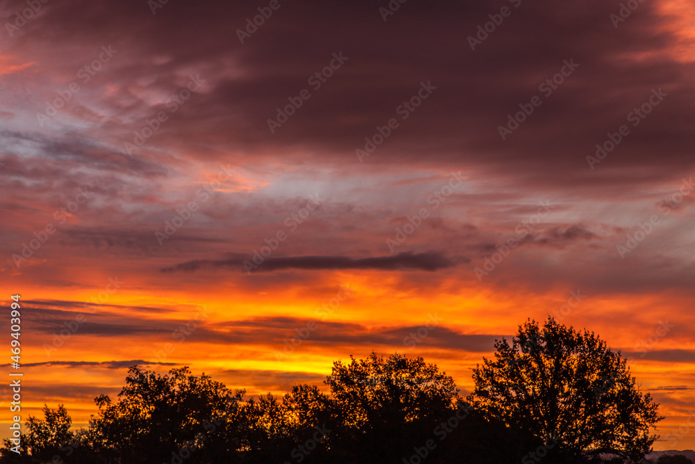 Brive la Gaillarde (Corrèze, France) - Lever de soleil flamboyant Brive la Gaillarde (Corrèze, France) - Lever de soleil flamboyant