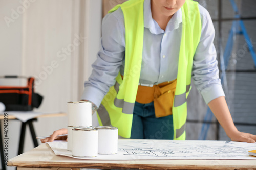 Female construction worker ...