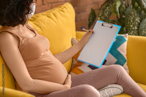 Young pregnant woman in med...