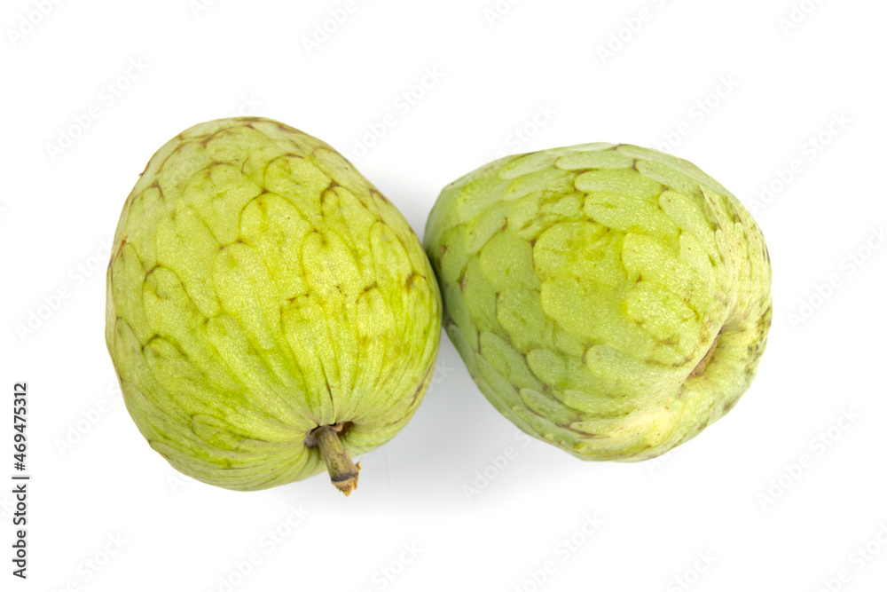 Obraz premium Fruits frais cherimoya isolé sur fond blanc