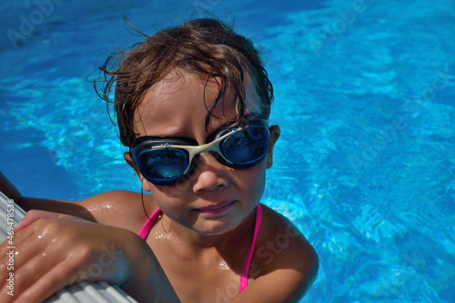 Enfant dans une piscine © julien leiv