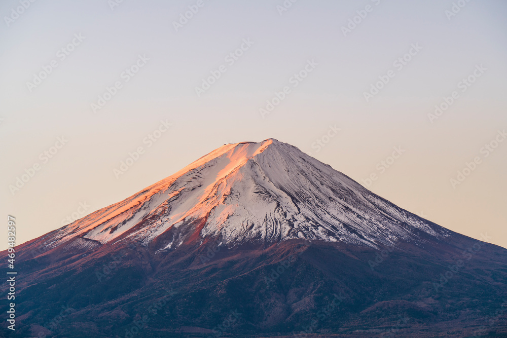 山梨県・河口湖　早朝の赤富士【Mt. Fuji shining in the morning sun called 