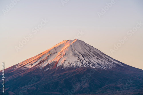 山梨県・河口湖 早朝の赤富士【Mt. Fuji shining in the morning sun called "Aka Fuji"】