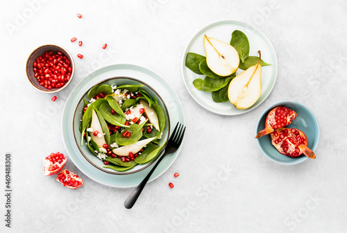 Spinach and pear salad with goat cheese and pomegranate seeds