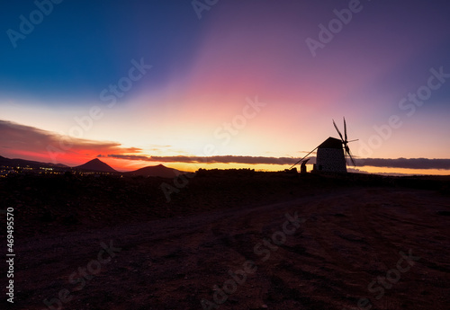 Windmühle von Vilaverde kurz nach Sonnenuntergang