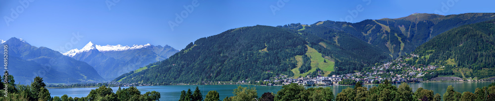 Panoramic view across the lake onto the village Zell, the mountain Schmittenhoehe and the mountain range High Tauern, Austria Panoramic view across the lake onto the village Zell, the mountain Schmittenhoehe and the mountain range High Tauern, Austria