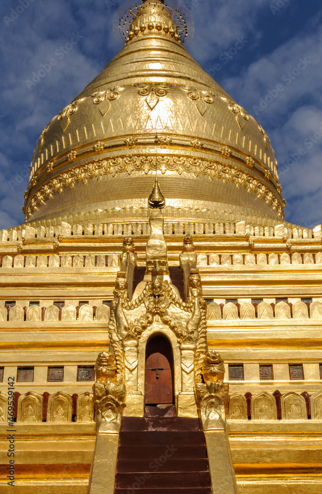 Fototapeta premium Shwezigon Paya pagoda