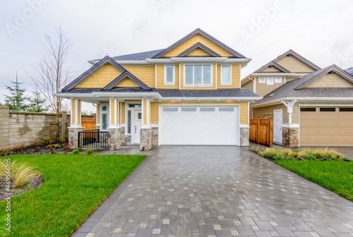 Photography A very neat and colorful home with gorgeous outdoor landscape in suburbs of Vanc