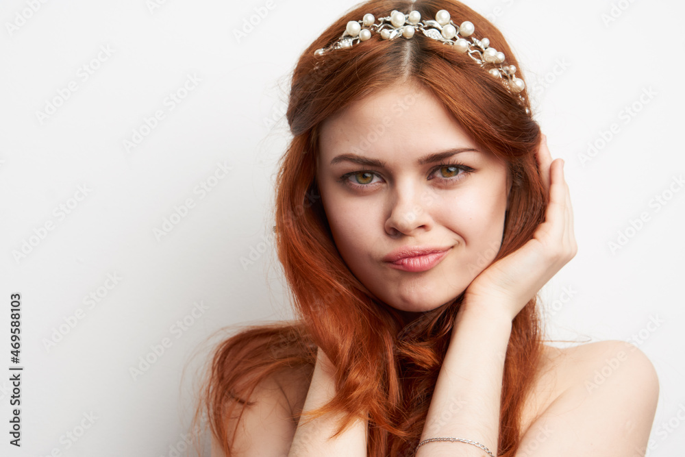 Naklejka premium charming woman beautiful hairstyle smile close-up luxury