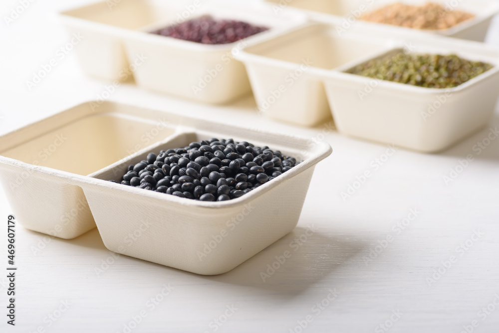 Black soybeans in compostable cardboard boxes are eco-friendly concepts and are mainly used as a plant-based ingredient in vegetarian, healthy food. Black soybeans in compostable cardboard boxes are eco-friendly concepts and are mainly used as a plant-based ingredient in vegetarian, healthy food.