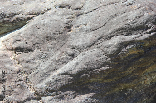 起伏のある石の表面