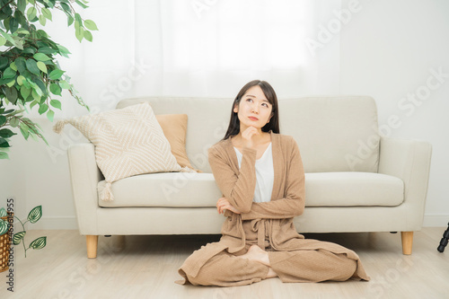 ソファの下に座る女性(考える)
Free Download ソファの下に座る女性(考える)
- GFXLoad