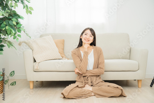 ソファの下に座る女性(笑顔・考える)
Free Download ソファの下に座る女性(笑顔・考える)
- GFXLoad