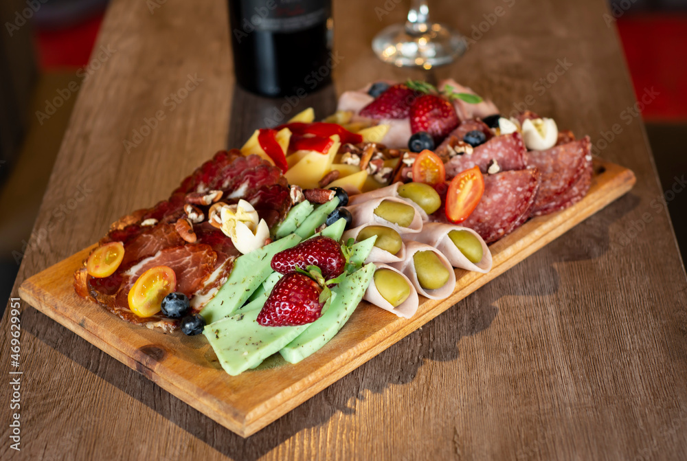 tabla de fiambres y quesos Stock Photo Adobe Stock