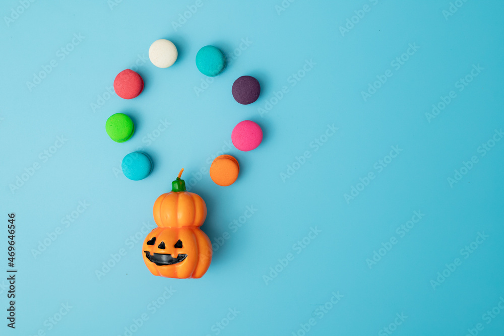 Fototapeta premium halloween concept pumpkin jack o lantern with colorful candy on blue background 