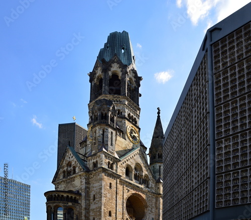 Historische Gedächtniskirche im Stadtteil Charlottenburg, Berlin photo