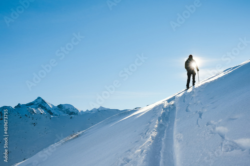 Tableau sur toile Ski de randonnée au soleil