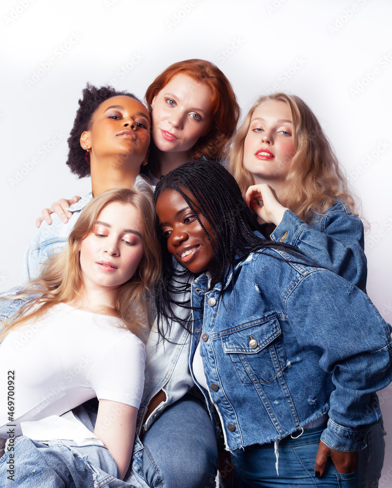 Obraz premium diverse multi nation girls group, teenage friends company cheerful having fun, happy smiling, cute posing isolated on white background, lifestyle people concept, african-american and caucasian