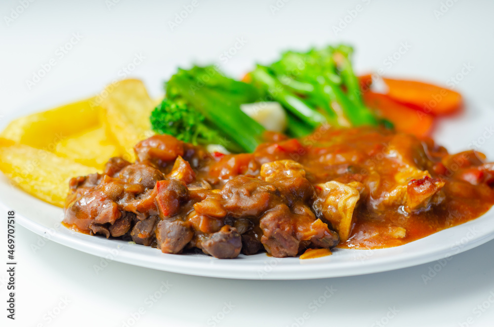 Pulled pork in barbecue style sauce with barbecues style beans with spiced chips and fresh vegetables Pulled pork in barbecue style sauce with barbecues style beans with spiced chips and fresh vegetables