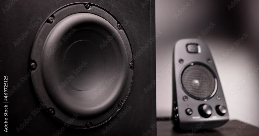 Turning on speakers with subwoofer starting up