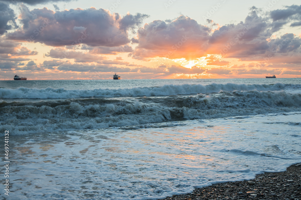 Obraz premium Sunset over the sea coast