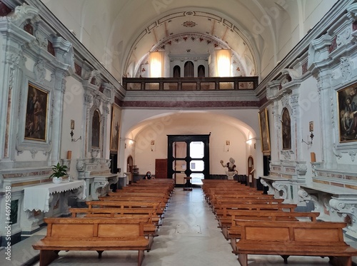 Ravello - Navata della Chiesa di San Francesco dall'altare © lucamato