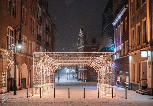 Obraz na płótnie Late-night snowing at the Old Town square in Poznan, Poland w salonie