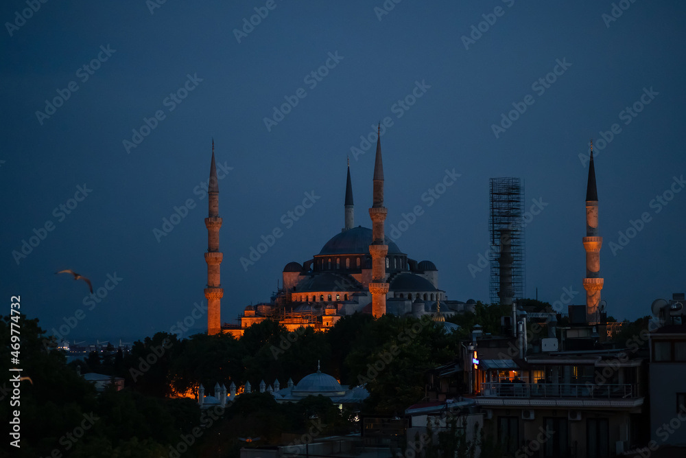 Naklejka premium Sunset in Istanbul, Turkey, view of the mosque illuminated by bulbs.
