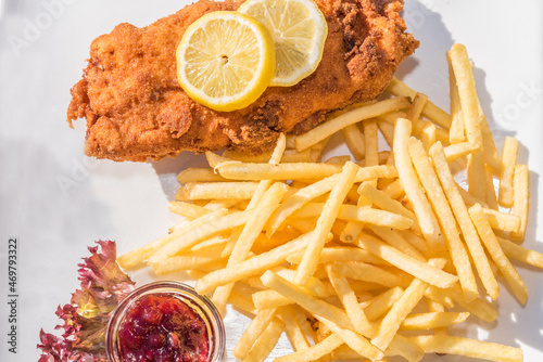 Wiener Schnitzel mit Pommes frites photo