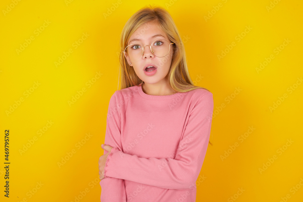 Fototapeta premium Shocked embarrassed MODEL keeps mouth widely opened. Hears unbelievable novelty stares in stupor