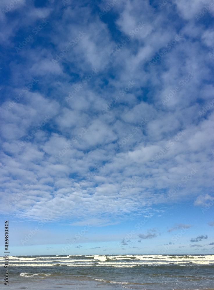 Fototapeta premium clouds over sea