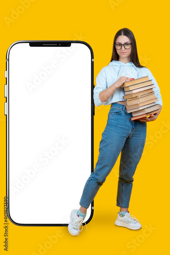 Mobile offer. Young woman w...