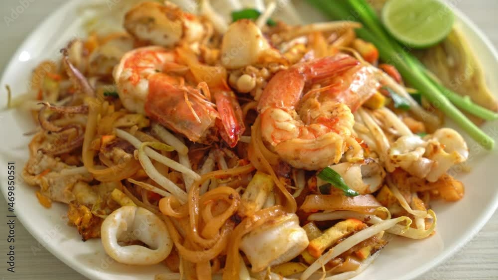 Pad Thai Seafood - Stir fried noodles with shrimps, squid or octopus and tofu in Thai style Pad Thai Seafood - Stir fried noodles with shrimps, squid or octopus and tofu in Thai style